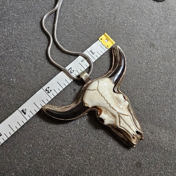 Hand Carved White Bull Head Skull Black Horn Pendant with Floral Back necklace o - Picture 11 of 11